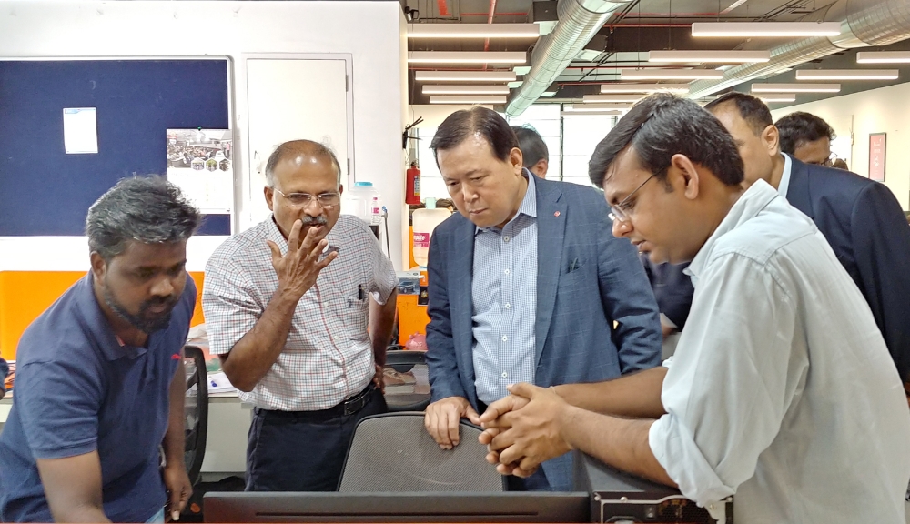 황각규 부회장 IITM 리서치파크방문 했다. (사진=롯데)