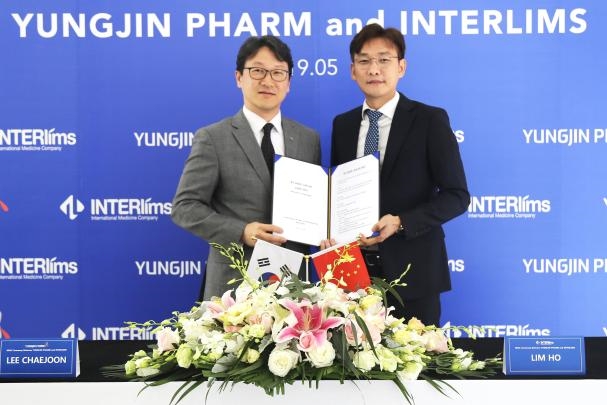 좌측부터, 영진약품 이재준 사장, 인터림스 임호 대표