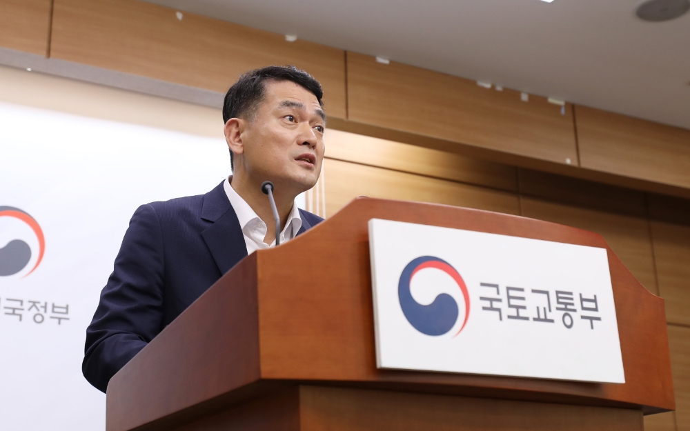 김경욱 국토교통부 2차관이 17일 정부세종청사에서 '혁신성장과 상생발전을 위한 택시제도 개편방안'을 발표하고 있다.(사진=국토교통부)