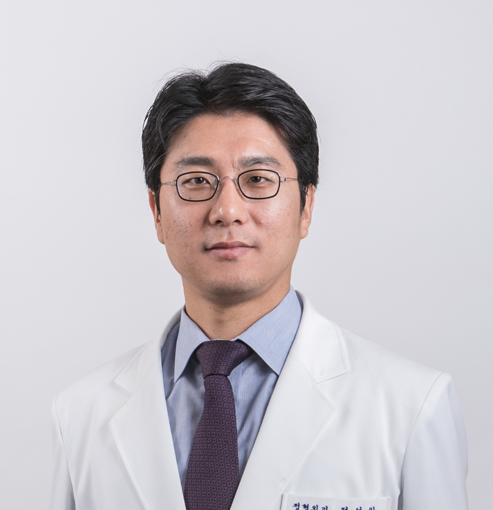 어깨 탈구, 첫 치료가 중요해…보조기 착용, 어깨관절근육 운동으로 재발성 탈구 진행 막아야