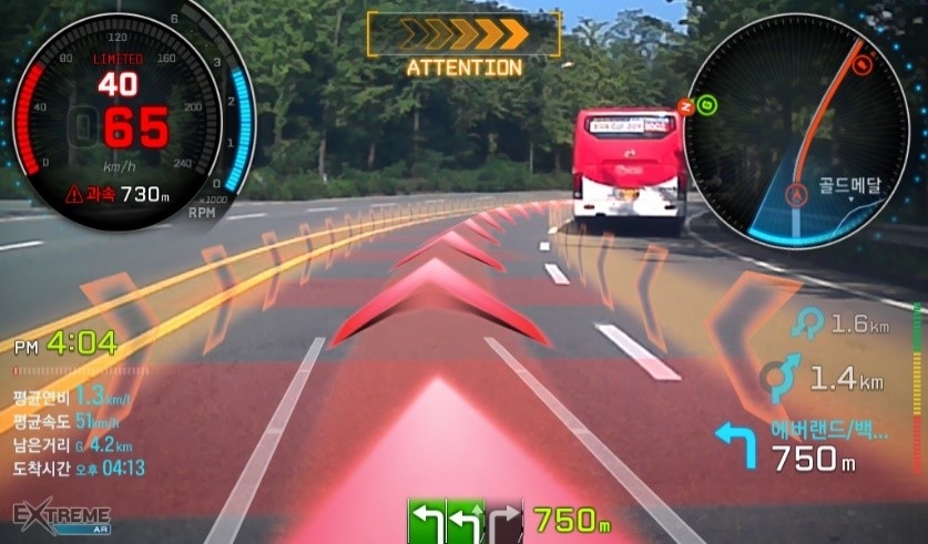 아이나비 내비게이션 내 상용화된 ‘급커브속도경보시스템(CSWS)’ 이미지.(사진=팅크웨어)