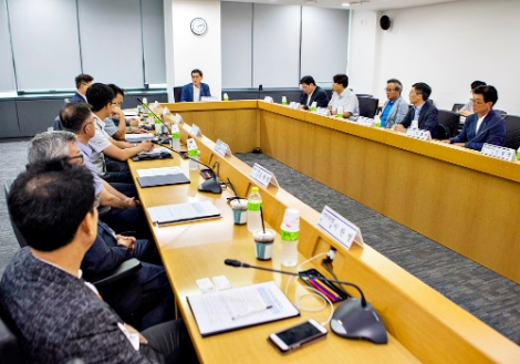 한국농어촌공사가 신기술 개발업체 12개사와 '신기술 사용협약'을 체결하고 활성화를 위한 간담회를 가졌다. 사진=농어촌공사