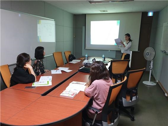 한국시설안전공단(이사장 박영수)은 성능평가 민원사례집을 발간하고, 콜센터 직원들의 교육을 실시, 성능평가에 대한 민원을 신속하면서도 정확하게 해결하기 위해 힘쓰고 있다. (사진=한국시설안전공단)