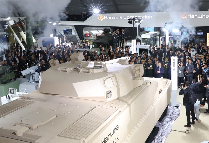 한화디펜스 레드백(REDBACK) 장갑차 베일 벗다