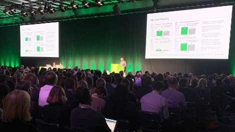 21일(현지시간) 스페인 바르셀로나에서 개최된 2019 UEGW 학회에서 스테판 슈라이버(Stefan Schreiber) 독일 슐레스비히홀슈타인 대학병원 킬 캠퍼스 교수가 램시마SC 임상결과를 발표하고 있다. 사진=셀트리온