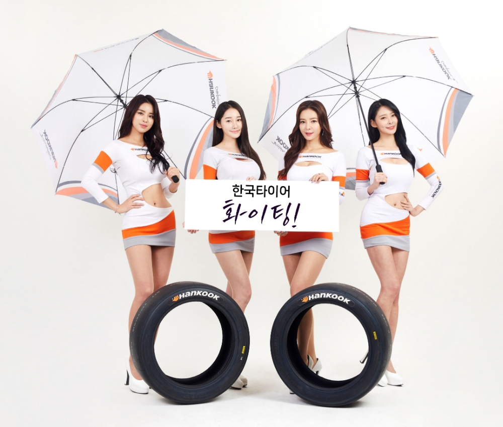 전속 레이싱 모델 단체컷.(사진=한국타이어)