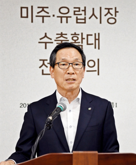 한국농수산식품유통공사(aT)는 지난 9일 국내 농식품 수출업체 200여명이 참석한 가운데 ‘미주·유럽시장 수출확대 전략회의’를 개최했다. 사진=aT