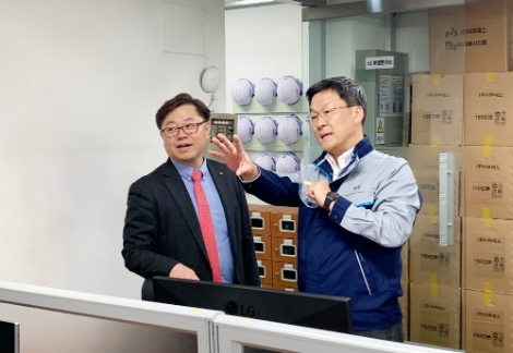 동서발전 박일준 사장은 지난 26일 한국동서발전 중소기업협의회 회원사 '이투에스' 현장을 찾았다. 사진=동서발전