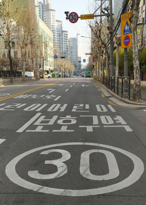 도로교통공단은 오는 3월 25일 시행될 ‘민식이법’에 앞서 어린이 교통안전 강화를 위해 ‘교통단속 장비 설치지점 조사 및 선정 매뉴얼’을 제정했다. 사진=도로교통공단