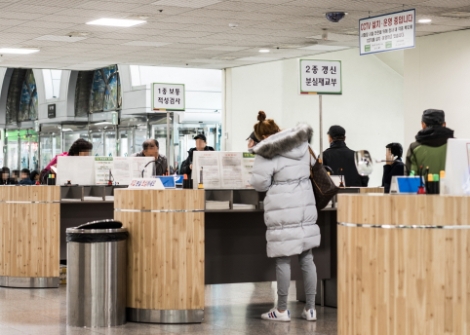 경찰청과 도로교통공단은 코로나19 감염병 위기경보 ‘심각’ 단계에 맞춰 운전면허 적성검사 및 갱신기간을 최대 10개월 연장한다고 밝혔다. 사진=도로교통공단