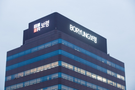 보령홀딩스는 대구시에서 사투를 벌이고 있는 의료진들에게 마스크 3만장과 비접촉식 체온계 300개를 기부했다. 사진=보령제약