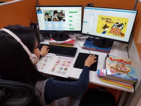 웅진씽크빅이 개학 연기로 인한 수업 공백 최소화를 위해 유선, 화상 관리를 포함한 ‘에듀케어 홈스쿨 서비스’를 제공한다. 사진=웅진씽크빅