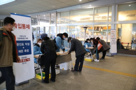 분당서울대병원은 근무 중인 직원이 지난 9일 코로나19 양성 확진판정을 받았으나, 총 60명의 접촉자에 대한 검사 결과 모두 음성판정을 받았다고 밝혔다. 사진=분당서울대병원