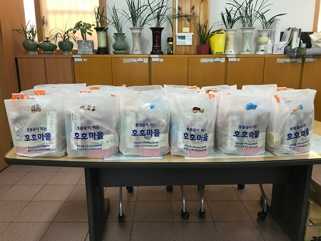 홀로어르신 밑반찬.(사진제공=부산서구)