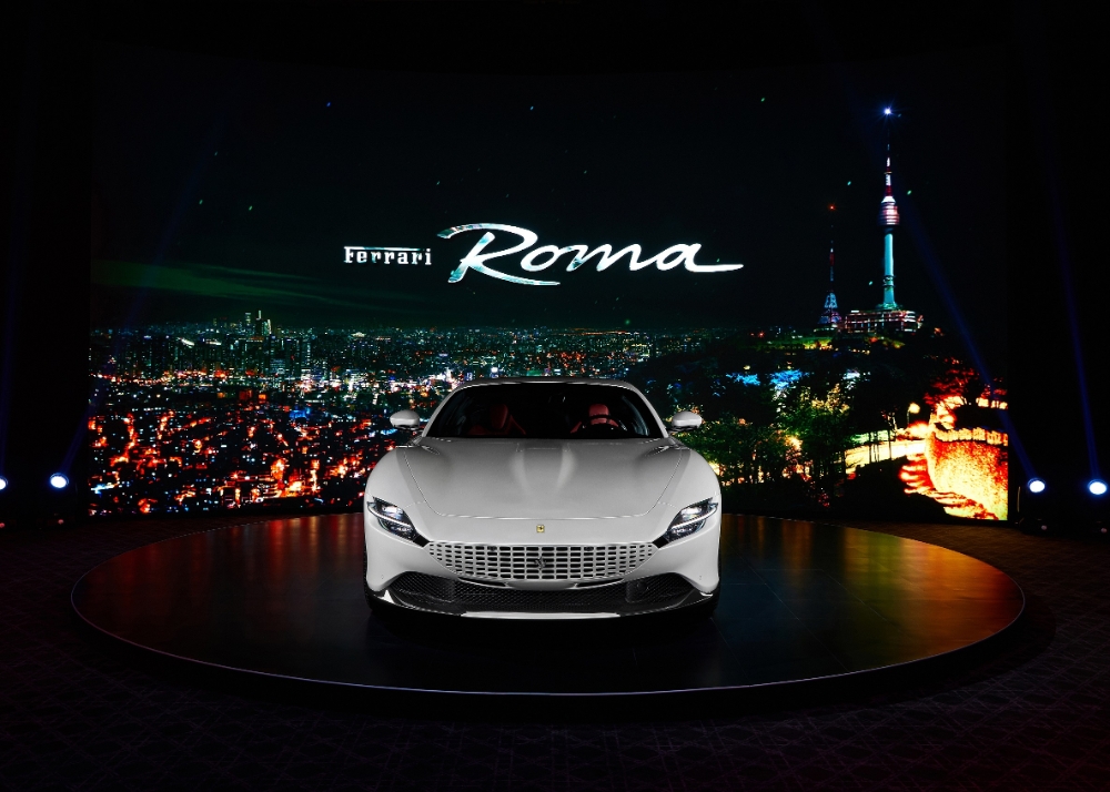 페라리의 새 8기통 GT…‘페라리 로마’ 아시아 첫 공개