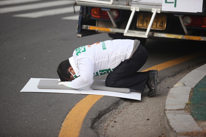 천정배 후보가 3천배 유세를 하고 있다.(사진제공=천정배 후보 캠프)