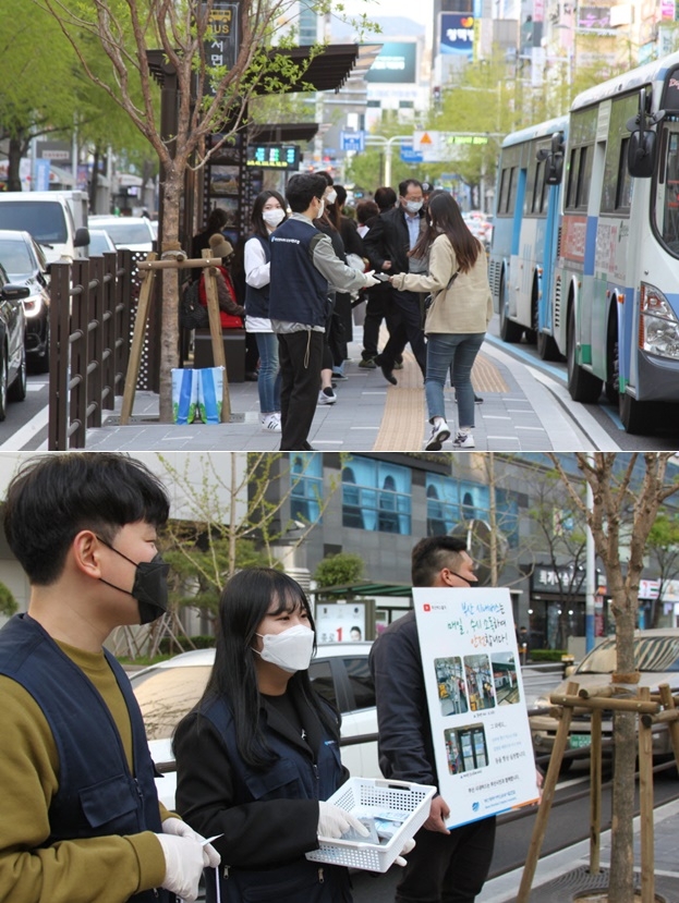 지난달 서면교차로에서 손소독제 나눔 1차 캠페인.(사진제공=부산버스조합)