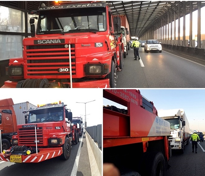 특수견인차량이 동서로에서 고장 트레일러 긴급무료견인서비스를 하고 있다.(사진제공=부산시)