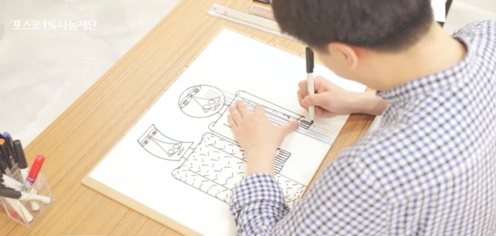 한부열 작가가 그림 작업을 하는 모습(유튜브 영상 캡처)