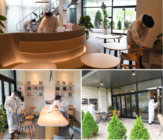 27일부터 중위험시설, 대형 카페와 식육판매점 등 943개소 실내 방역소독 시행하고 있다.(사진제공=부산기장군)