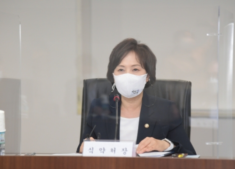 이의경 식약처장, 중소기업중앙회 방문...현장 지원 논의