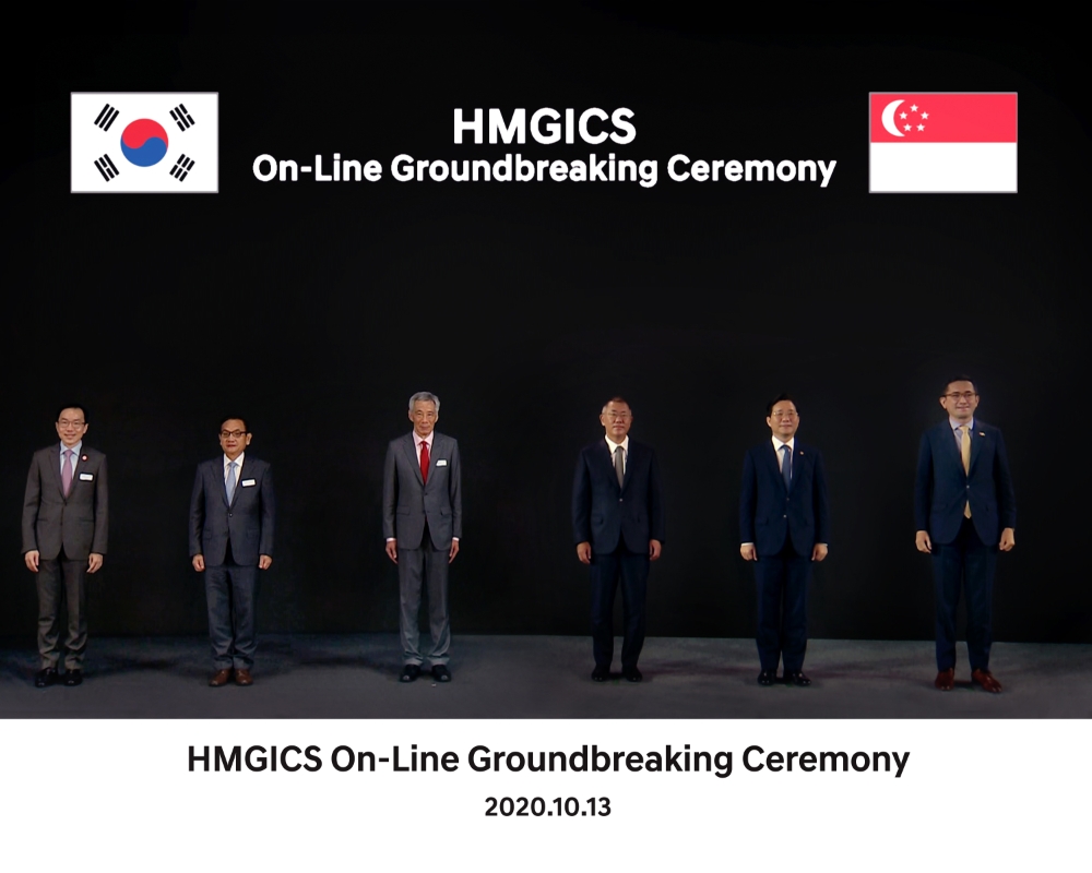 (왼쪽부터) 베 스완 진 싱가포르 경제개발청(EDB)장, 안영집 주싱가포르 한국대사, 리센룽 싱가포르 총리, 정의선 현대차그룹 수석부회장, 성윤모 산업통상자원부 장관, 에릭 테오 주한 싱가포르대사.(사진=현대자동차)