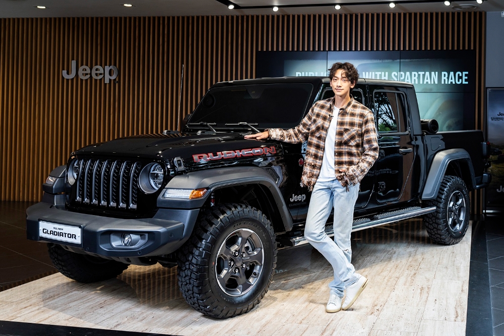 ‘올 뉴 지프 글래디에이터’, 1호차 전달식 및 고객 인도 시작