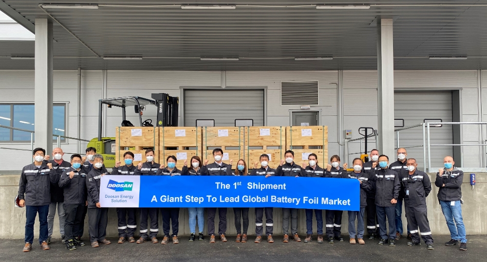두산솔루스 헝가리 공장, 전지박 초도양산품 출하 성공