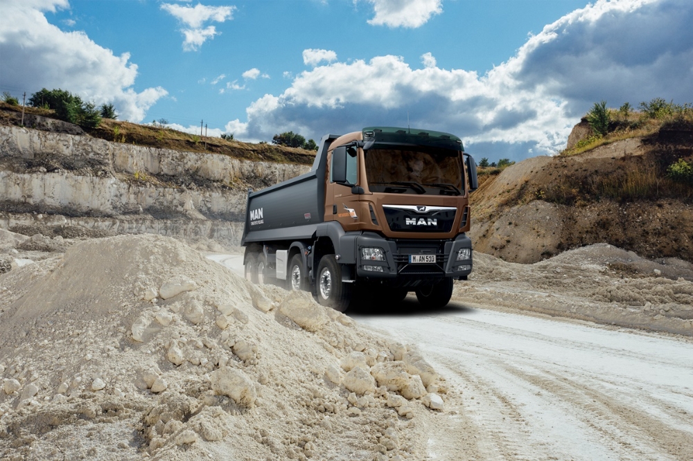 만트럭버스, 신형 유로 6D 엔진 탑재 덤프트럭 출시