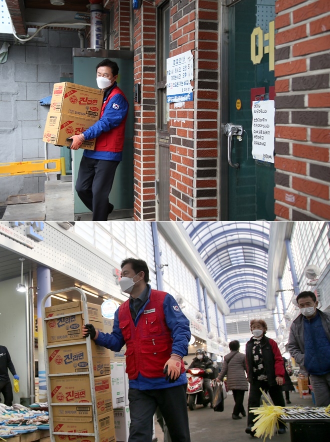 당감 새시장서 일일 알바를 하고 있는 김영춘 후보. (사진제공=김영춘 후보 캠프)