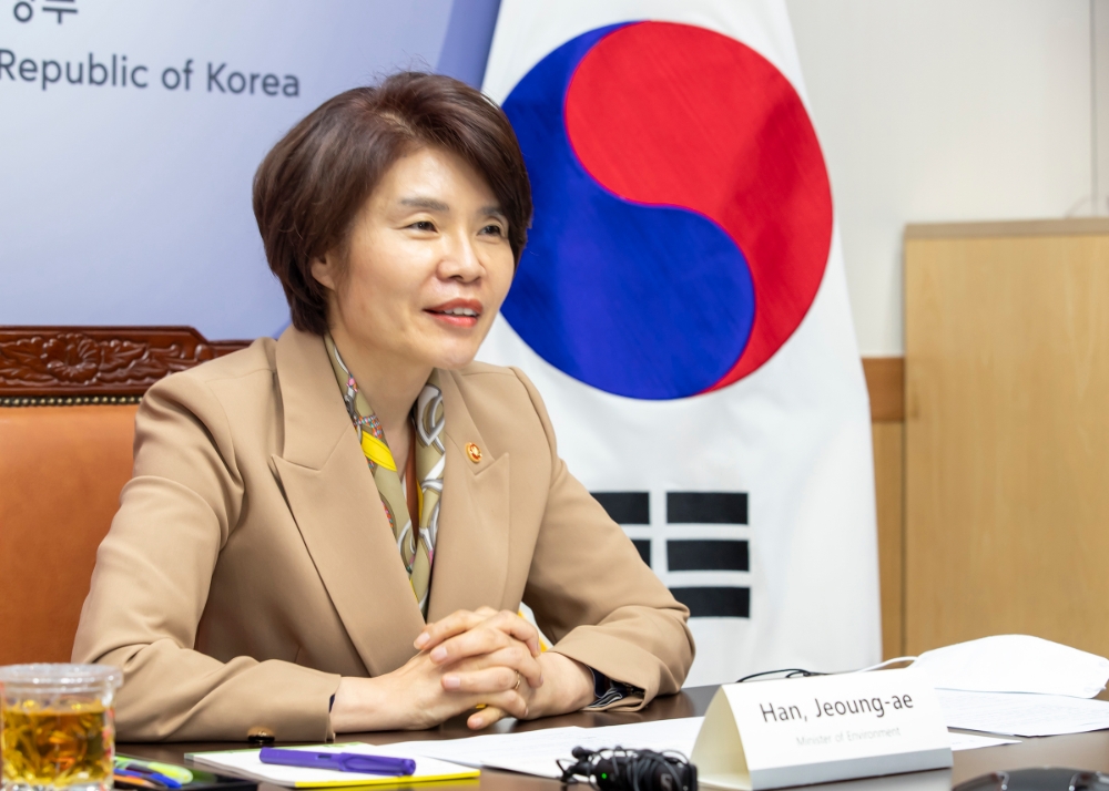 미세먼지 대응 강화 방안 논의하는 한정애 장관(사진제공=환경부)