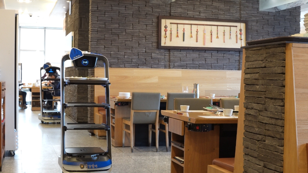 강강술래, 서빙 로봇 도입