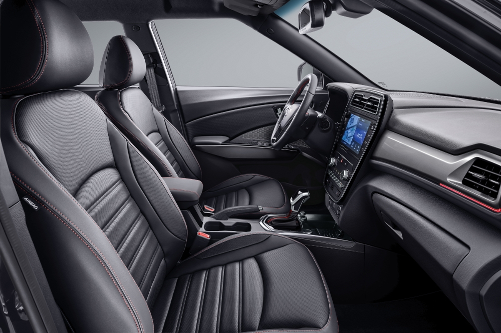 티볼리 R-Plus 블랙&화이트 인테리어.(사진=쌍용자동차)