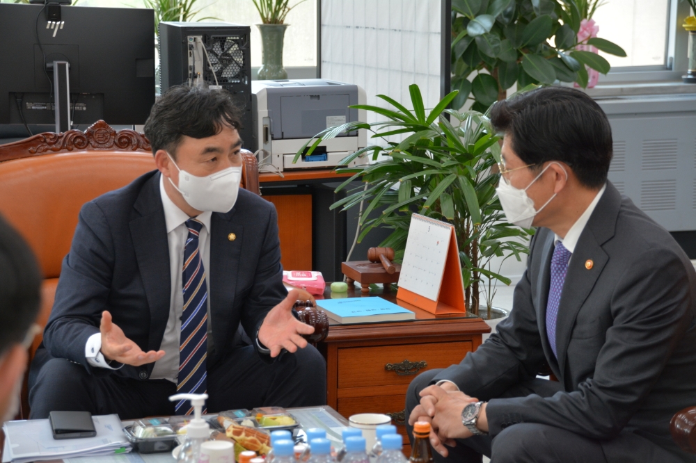 윤관석 의원, 노형욱 신임 국토부장관과 간담회 가져