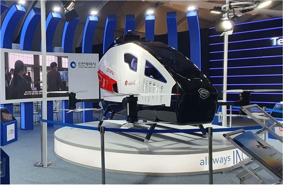 ‘서울 국제항공우주 및 방위산업 전시회 ADEX 전시 관련 사진
