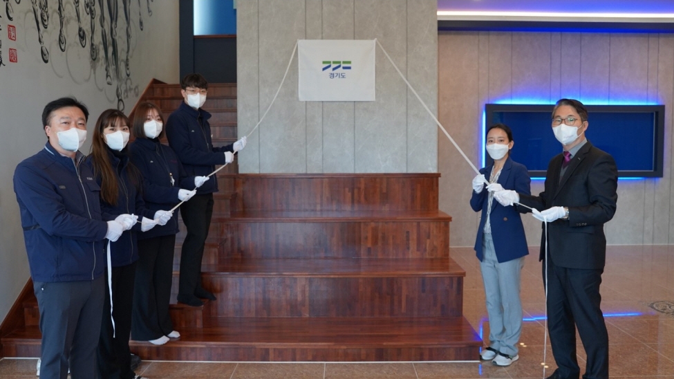 ‘경기도 착한기업’으로 선정된 13개사에 인증서 및 현판을 전달했다.