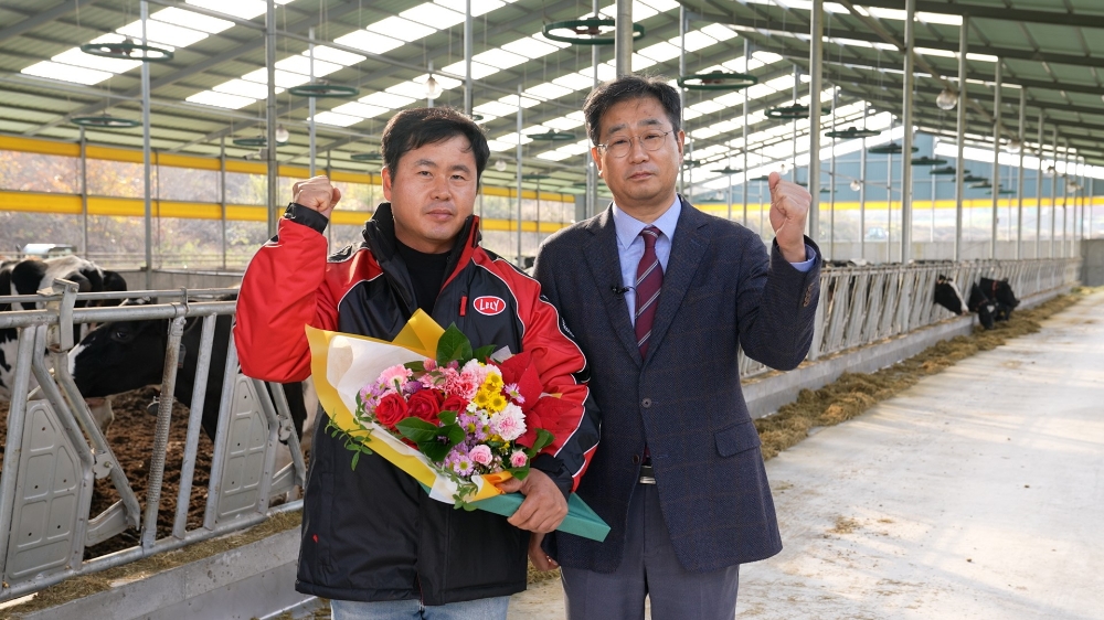 애그리로보텍, 로봇착유기 100대 보급