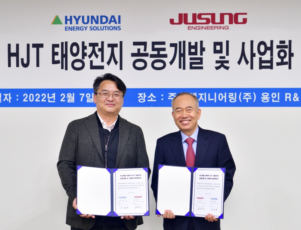 (왼쪽부터) 현대에너지솔루션 박종환 대표, 주성엔지니어링 황철주 대표.(사진=현대에너지솔루션)