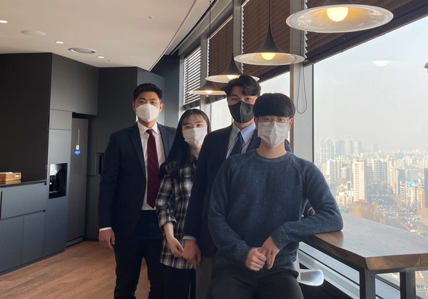 채권자들 정식 런칭을 기념 레짓 법률사무소 임직원 기념 촬영.(사진제공=레짓 법률사무소)