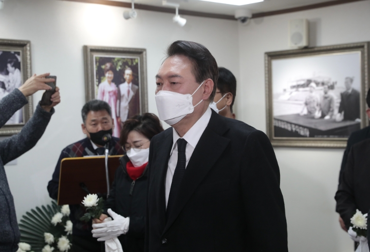 국민의힘 윤석열 대선 후보가 18일 경북 구미시 박정희 전 대통령 생가를 방문했다. 사진=윤석열캠프