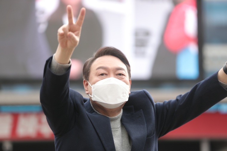 국민의힘 윤석열 대선 후보가 19일 울산 롯데백화점 울산점 앞에서 유세를 진행하고 있다. 사진=윤석열캠프