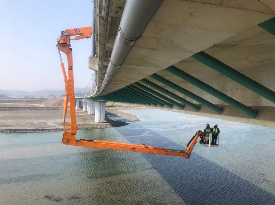 교량 점검 모습.(사진=국토안전관리원)