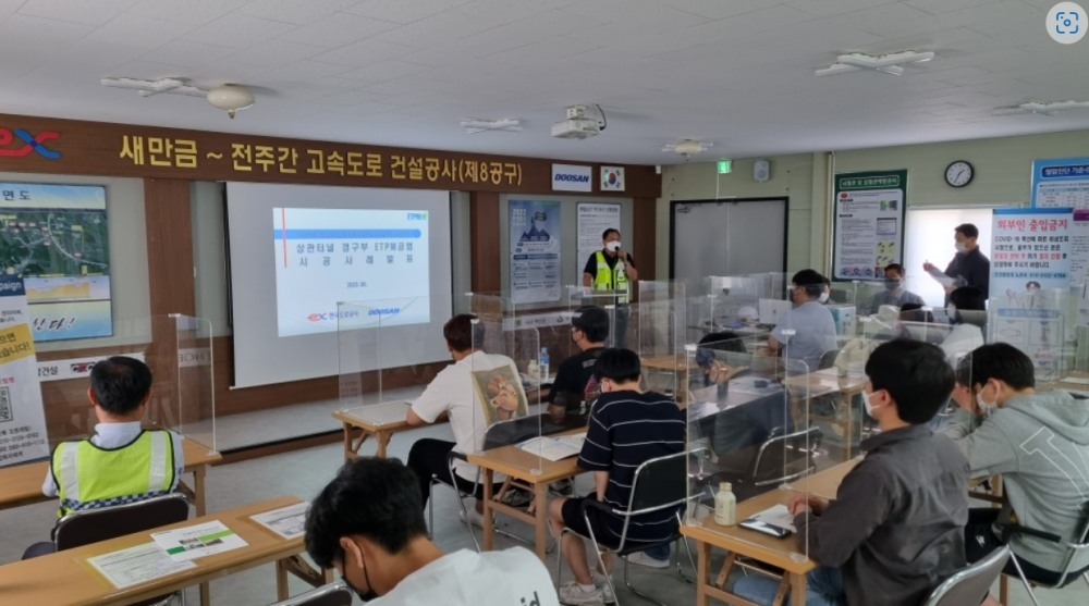 국토안전관리원 호남지사(지사장 류호상)는 2일 건축 및 토목 전공 대학생들이 건설 관련 신공법을 체험할 수 있도록 `산학연계 건설안전 체험 프로그램’을 실시했다.(사진=국토안전관리원)