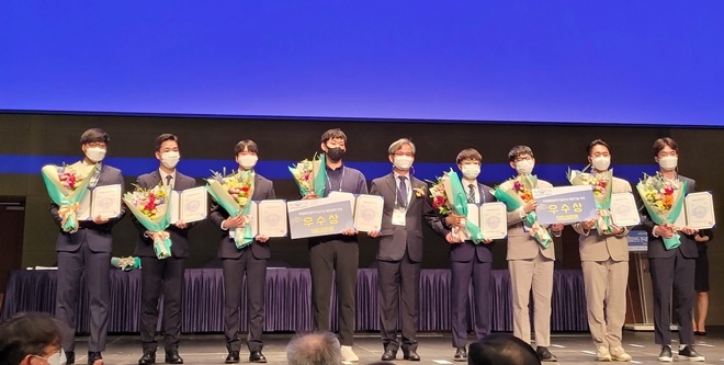 미래해양과학기술인상 수상자들이 기념 촬영하고 있다.(사진제공=한국해양대학교)