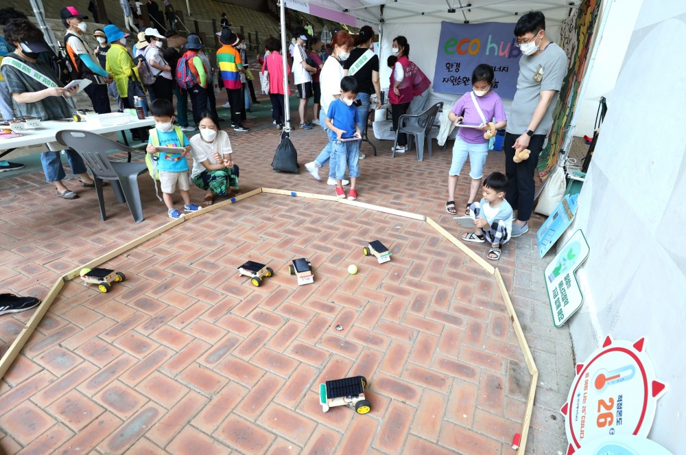 강남구, ‘양재천 돗자리 자원봉사축제’ 개최