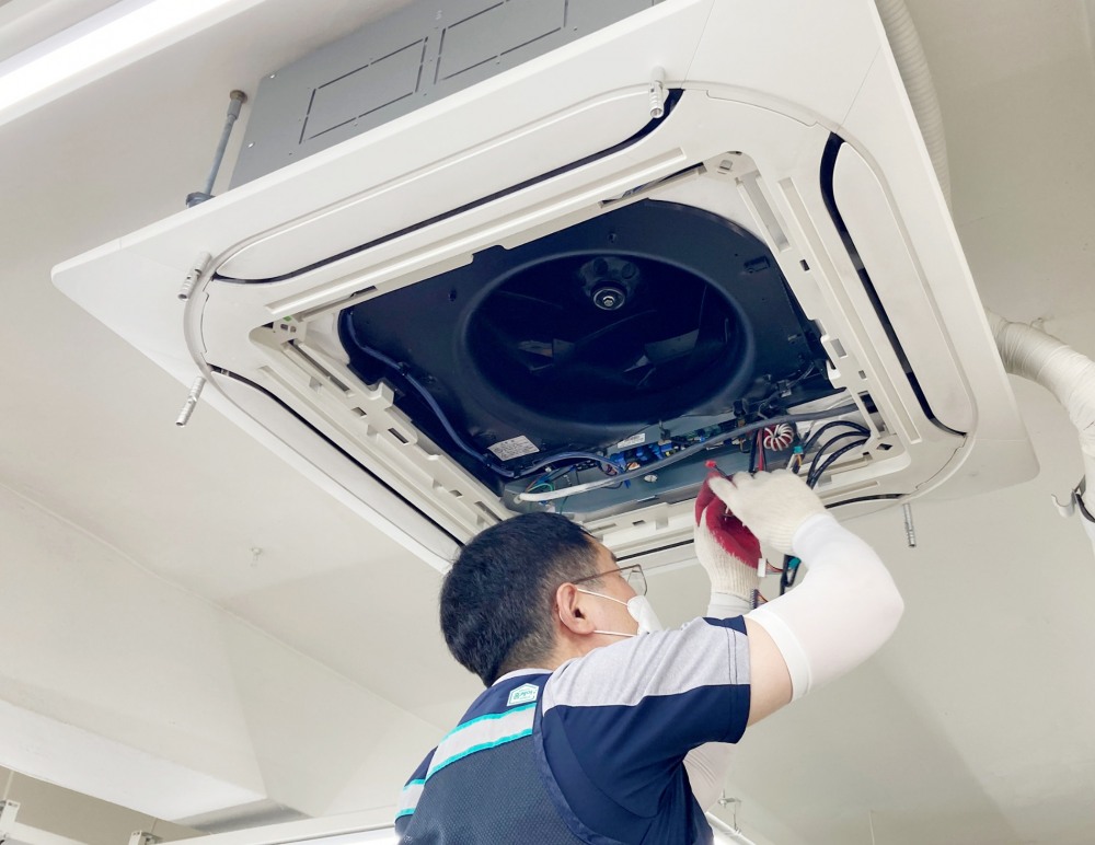 롯데하이마트, 무더위 앞두고 중소 파트너사에 에어컨 클리닝 서비스 지원