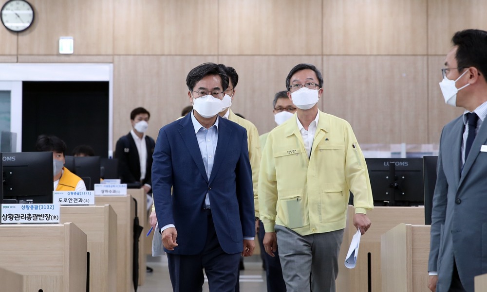 김동연 경기도지사 당선인이 도청 재난상황실을 방문했다.