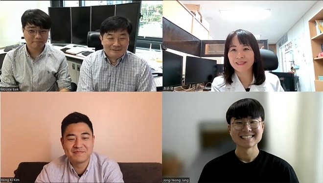 KSA-KAIST 공동 논문 작업을 위한 zoom 미팅 사진(위 강규민, 백무현, 최은형/아래 김홍기, 정종영).(사진제공=부산교육청)