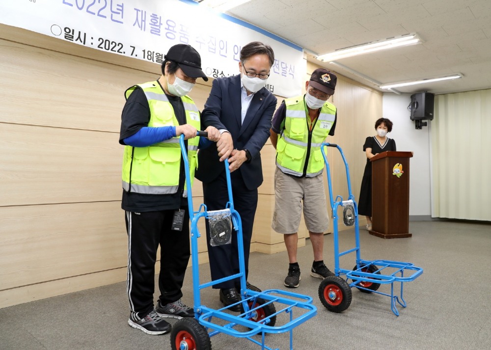 금천구, 지역 재활용품 수집인 안전 물품 지급