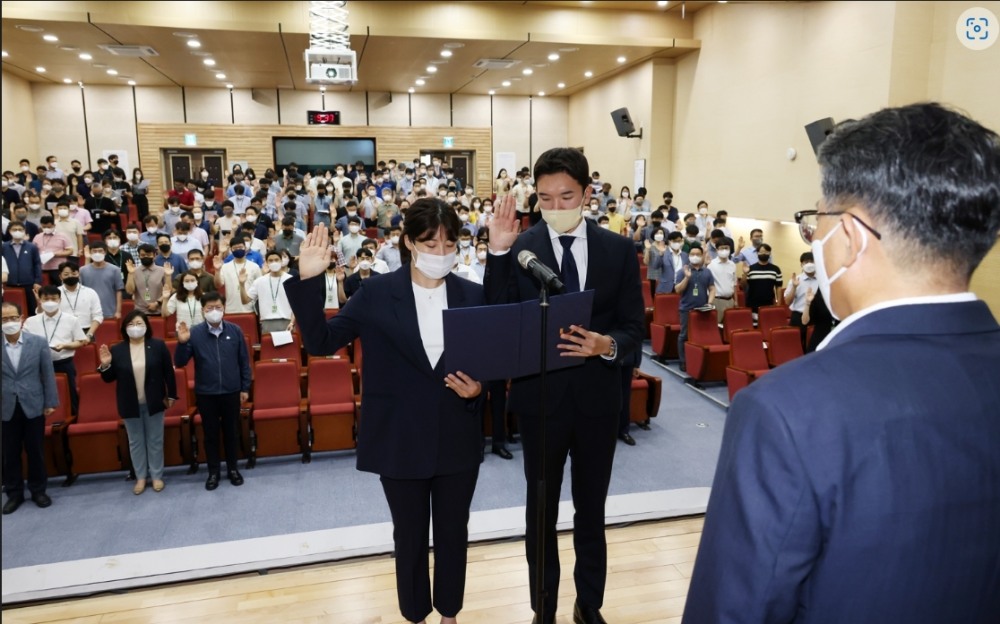 LX공사 김정렬 사장이 28일 전주 본사에서 윤리경영을 주제로 강연을 하고 있다.(사진=LX공사)